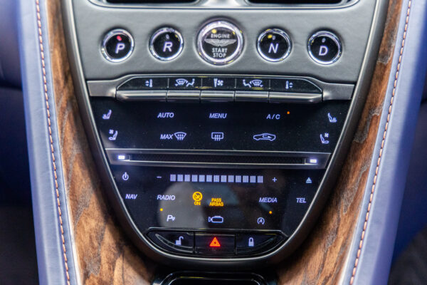 DB11 V8