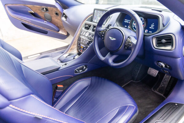 DB11 V8