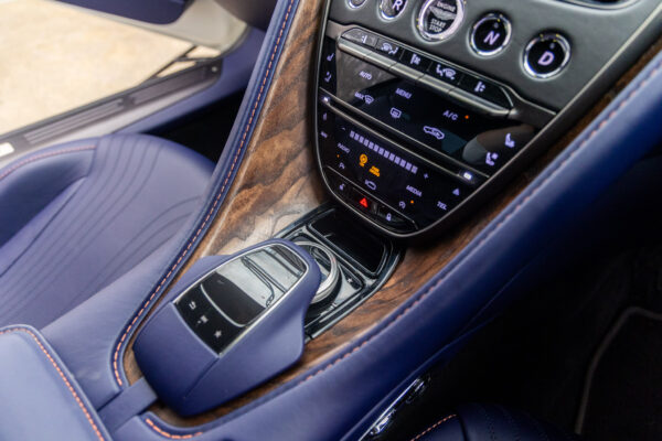 DB11 V8
