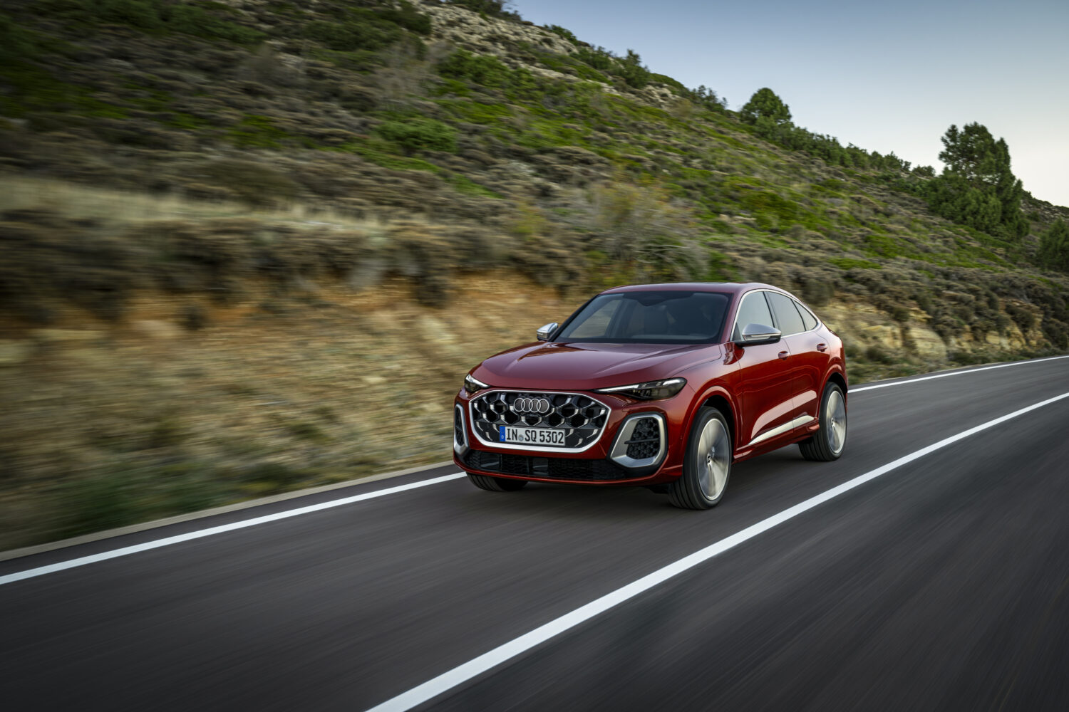 アウディQ5スポーツバック/SQ5スポーツバック　よりダイナミックなシルエットに