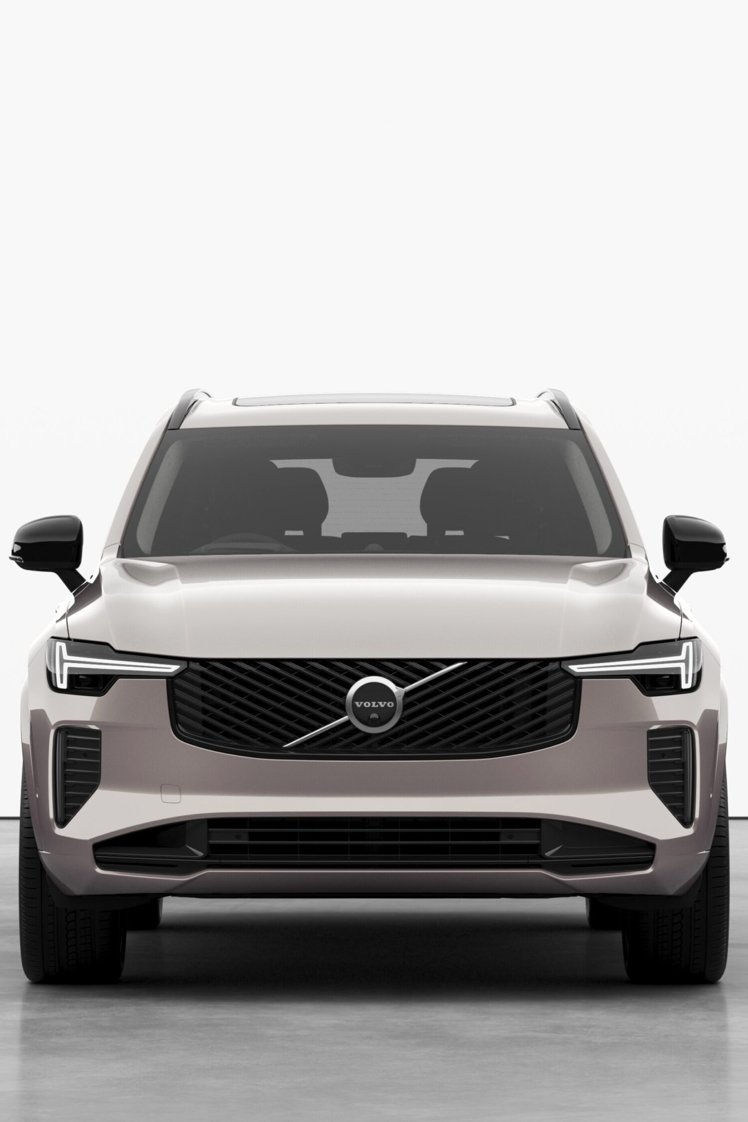 XC90は、PHEV車として一充電で73kmのEV航続距離を誇る優れたモデルで、モード選択により、常時全輪駆動やオフロード走行モードを選択することも可能だ。