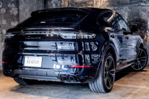 カイエンクーペ GTS Tip-S リアセンターシート 4WD