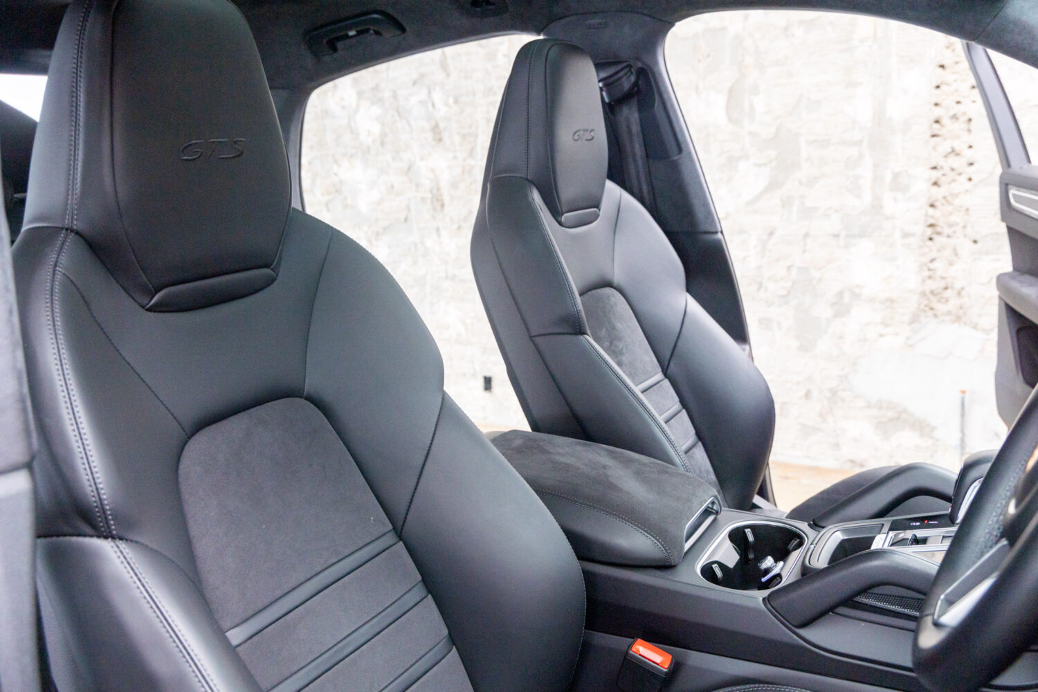カイエンクーペ GTS Tip-S リアセンターシート 4WD