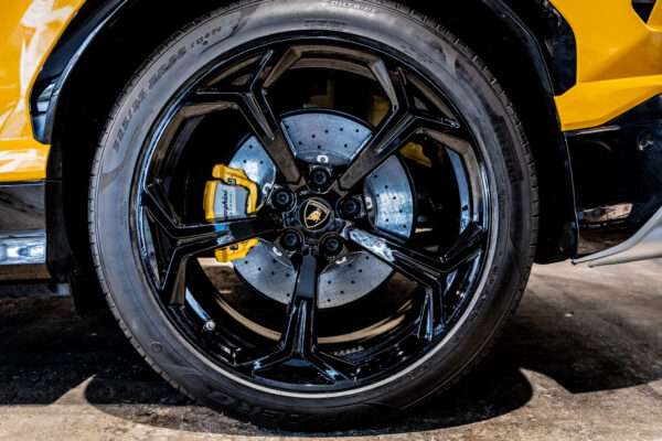 ウルス 4.0 4WD