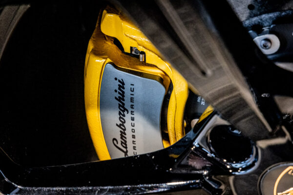 ウルス 4.0 4WD