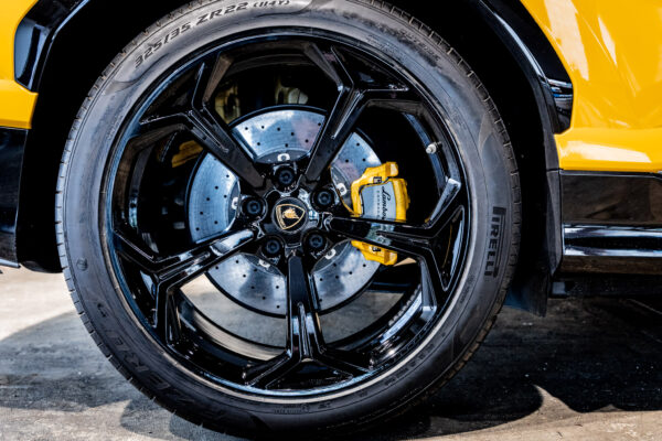 ウルス 4.0 4WD