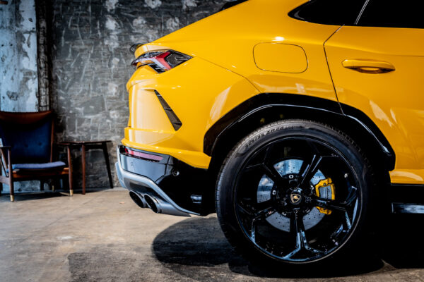 ウルス 4.0 4WD