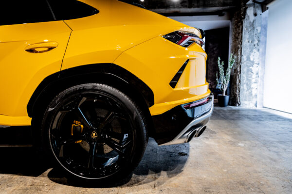 ウルス 4.0 4WD