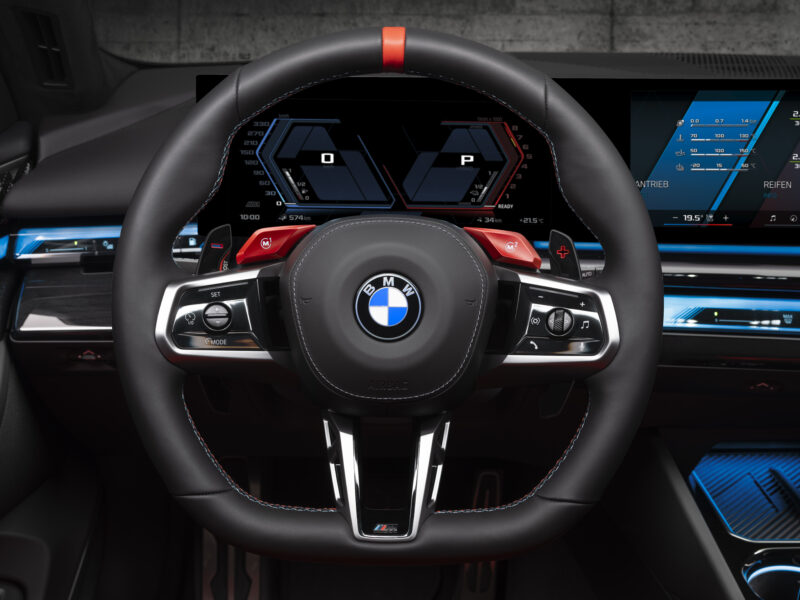 歴代初の正規輸入が決定　BMW M5ツーリング　あらゆるシーンにおいて多彩な才能