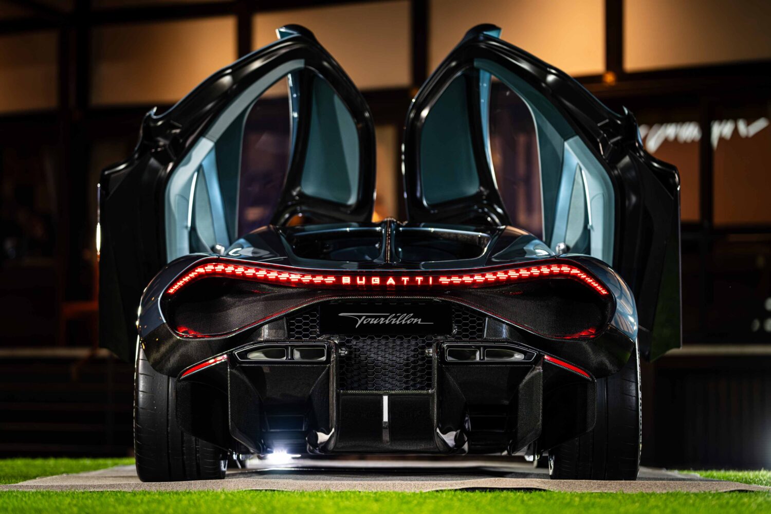 既に完売のブガッティ・トゥールビヨン　V16NAの世界限定250台が東京に上陸