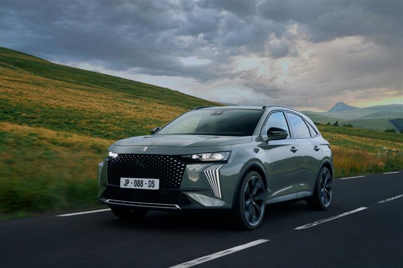 DS4/DS7に新グレード追加　「4」にエトワール、「7」にパラスとエトワール