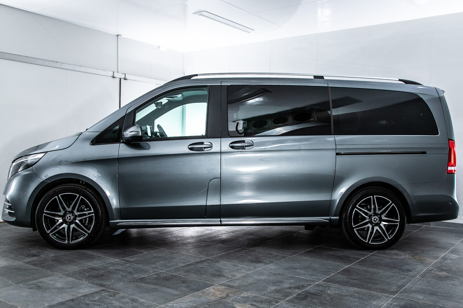 V220d EXCLUSIVEロング プラチナSUITE