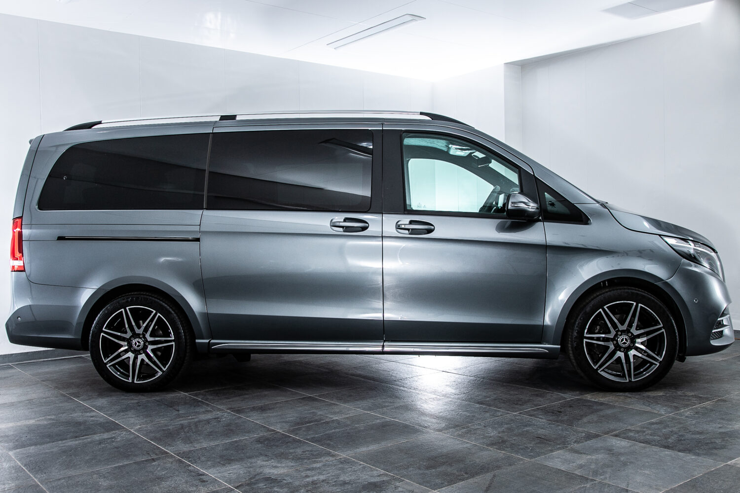V220d EXCLUSIVEロング プラチナSUITE