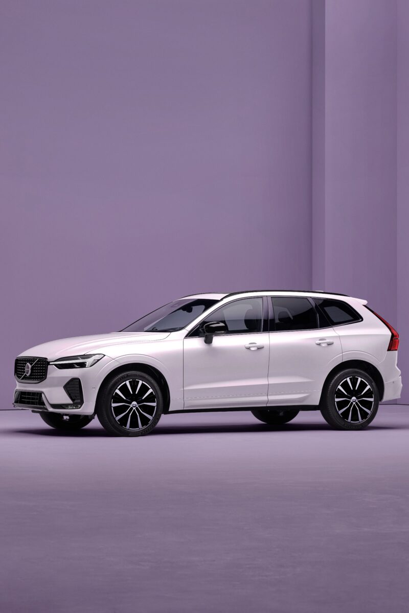 ボルボXC60 ダークエディションは、V60やXC40で好評を博した引き締まったスタイリングのエクステリアと、上質で快適なインテリアを併せ持つ特別なXC60だ。