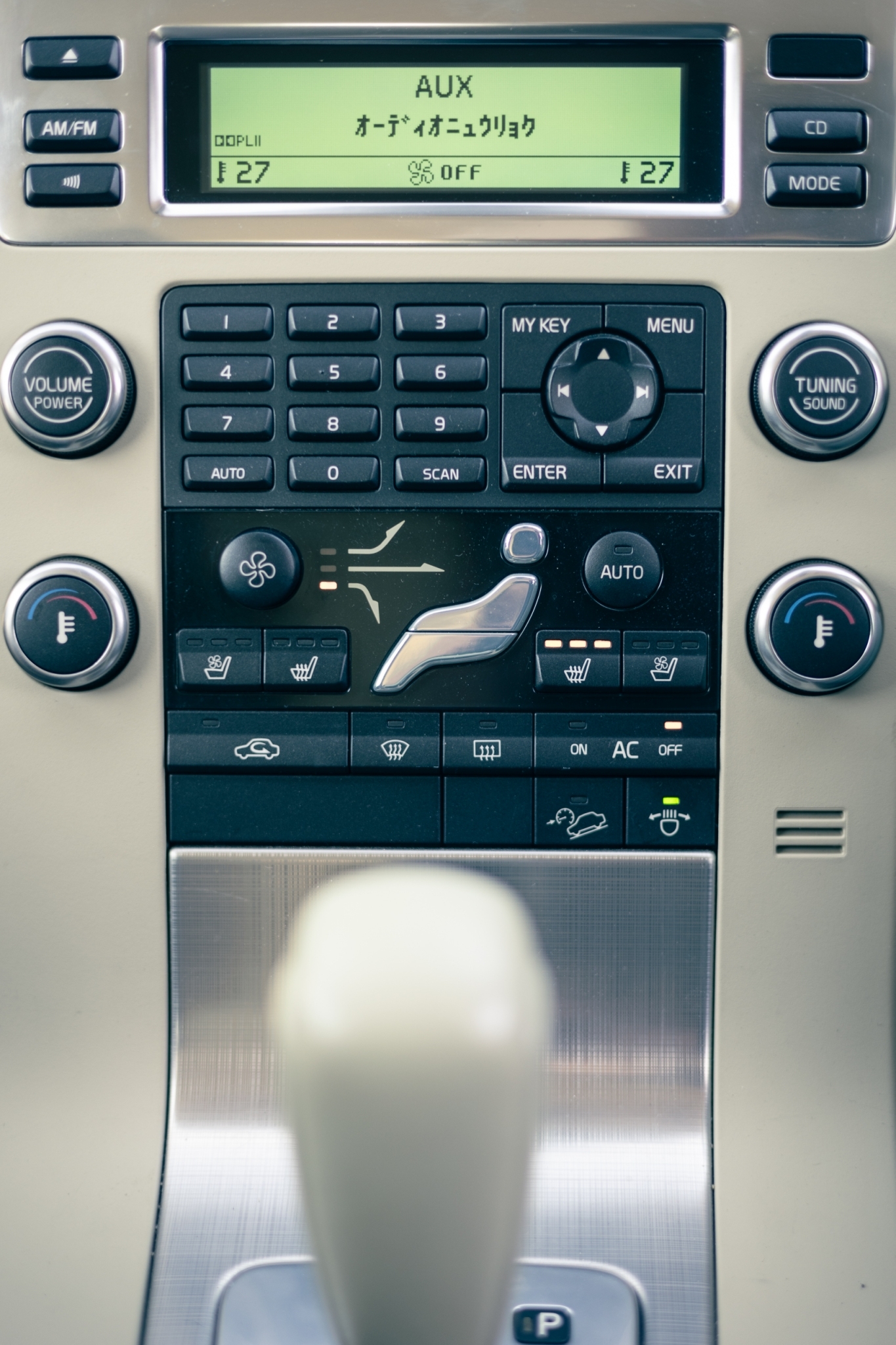 ボルボXC70 3.2SE（4WD/6AT）雪の中をこのクルマで走ってみませんか