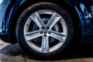 Q8 55TFSIクワトロ デビューパッケージ ラグジュアリー 4WD