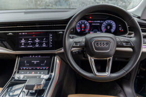 Q8 55TFSIクワトロ デビューパッケージ ラグジュアリー 4WD