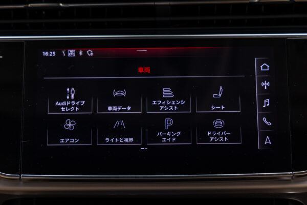 Q8 55TFSIクワトロ デビューパッケージ ラグジュアリー 4WD