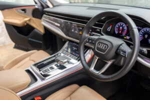 Q8 55TFSIクワトロ デビューパッケージ ラグジュアリー 4WD