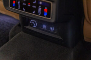Q8 55TFSIクワトロ デビューパッケージ ラグジュアリー 4WD