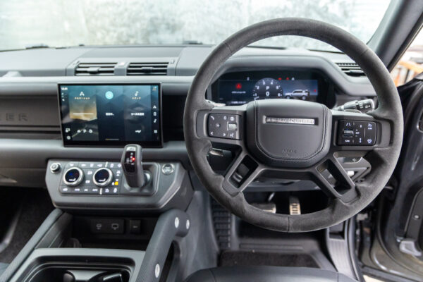 ディフェンダー 110 V8 5.0L P525 4WD