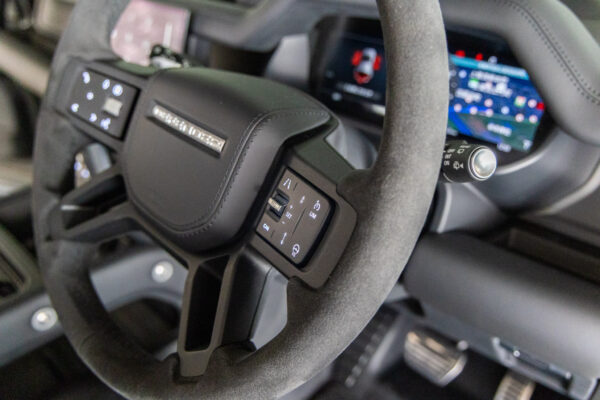 ディフェンダー 110 V8 5.0L P525 4WD