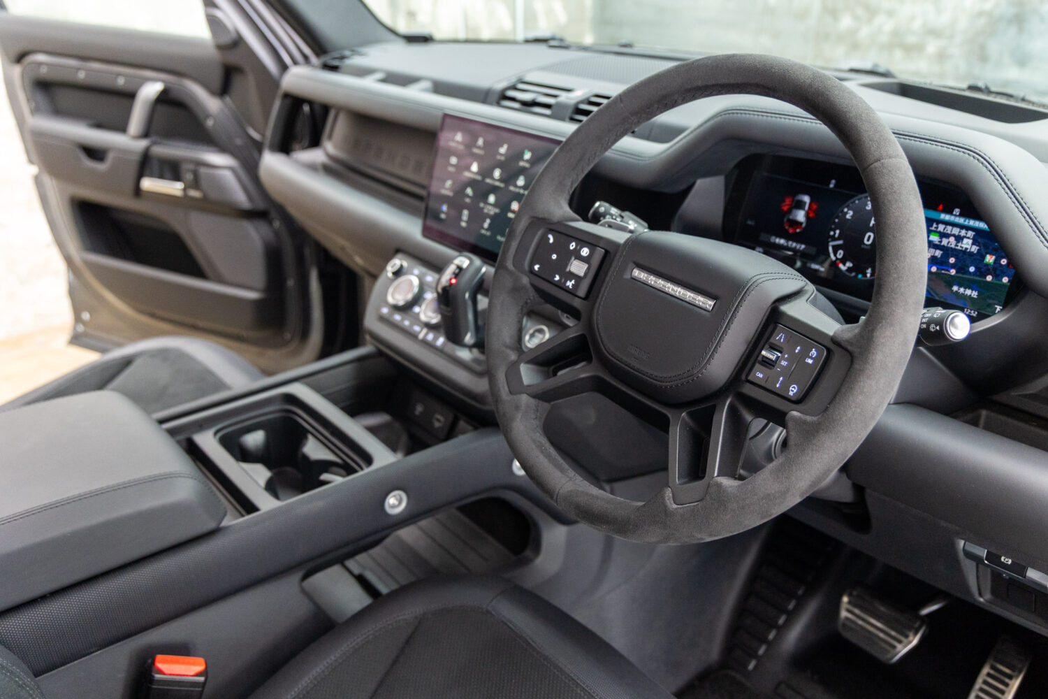 ディフェンダー 110 V8 5.0L P525 4WD