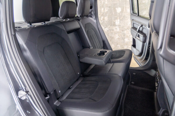 ディフェンダー 110 V8 5.0L P525 4WD