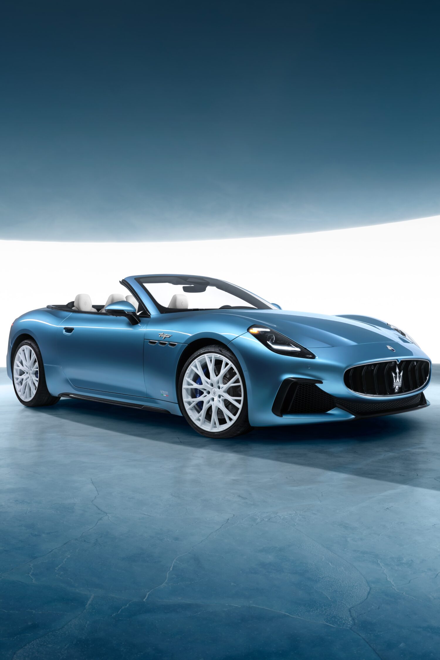 このモデルは「グラントゥーリズモ」にも同様にラインナップ。またカスタマイズ・プログラムの一環として特別にデザインされた「グランカブリオ・トロフェオ」も披露した。