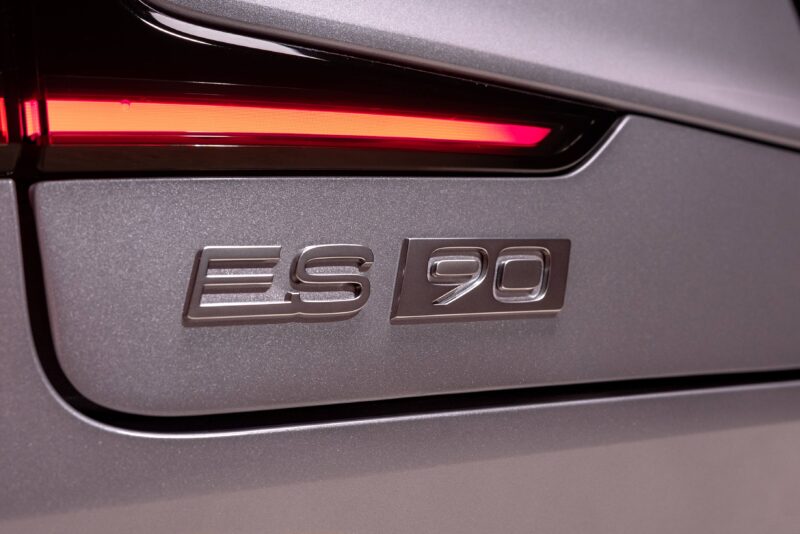 新型EV登場　ボルボES90　快適性もスペースにも妥協が存在しない、万能な一台