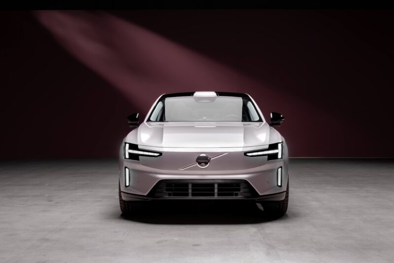 新型EV登場　ボルボES90　快適性もスペースにも妥協が存在しない、万能な一台