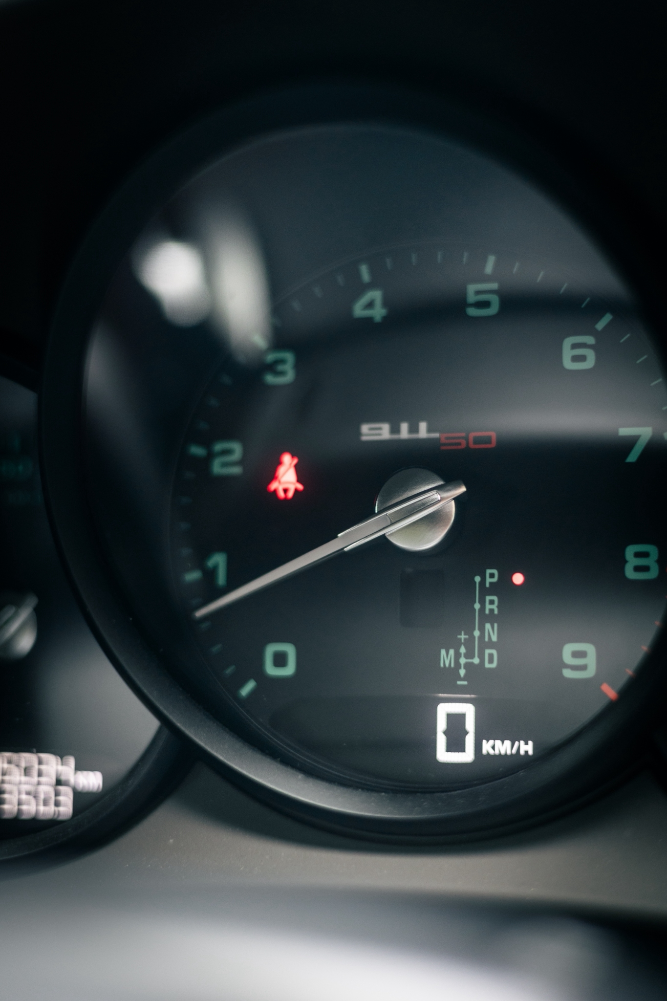 ポルシェ911 50周年アニバーサリー（RR/7AT）限定モデルだけのアジを有す