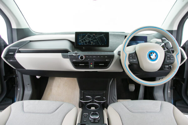 i3 レンジエクステンダー 装備車