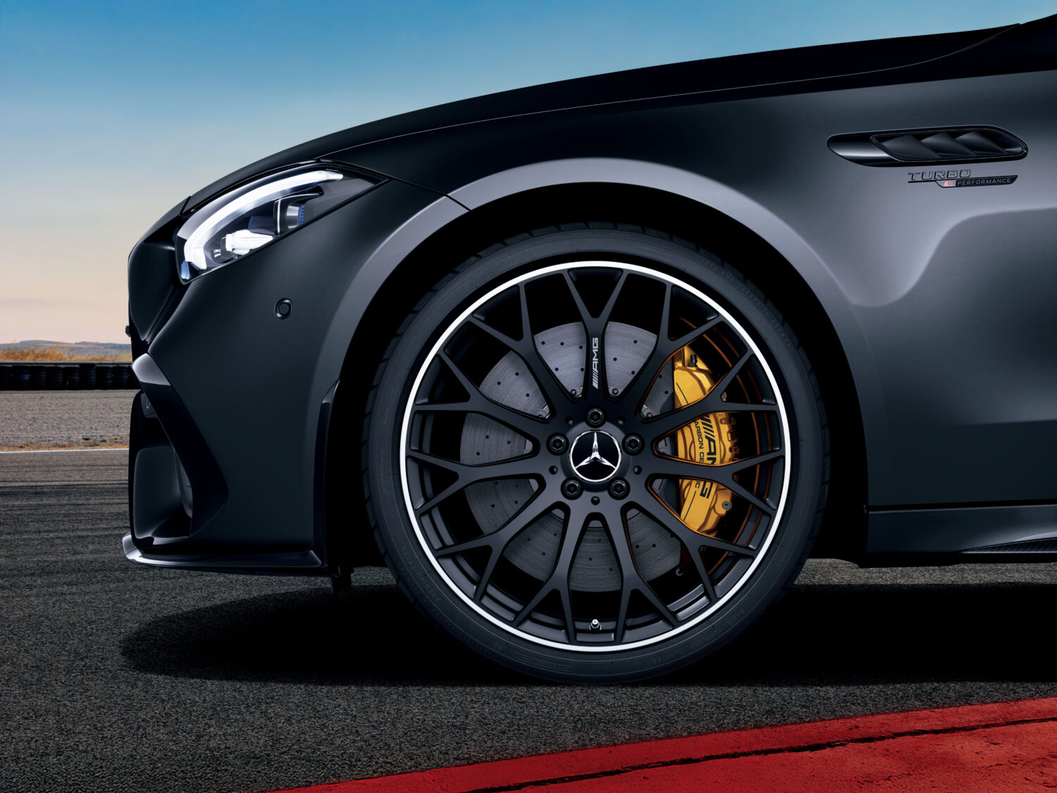 限定50台　メルセデスAMG C63S Eパフォーマンス「エディション・ピーク」