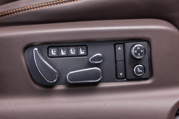ベンテイガ V8 4WD
