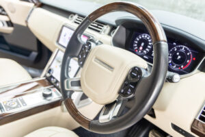 レンジローバー ヴォーグ(ディーゼル258PS) 4WD