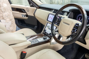 レンジローバー ヴォーグ(ディーゼル258PS) 4WD