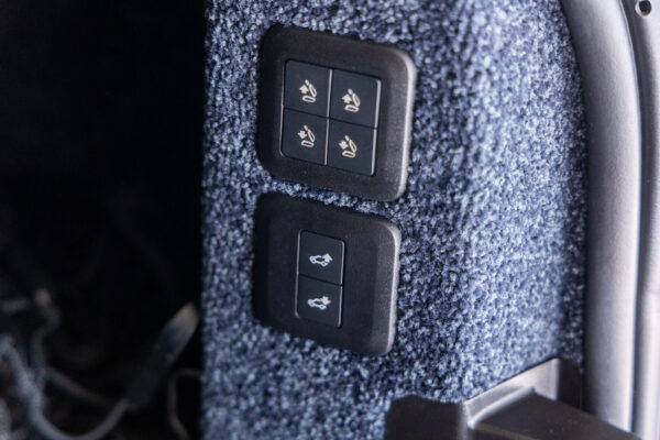 レンジローバー ヴォーグ(ディーゼル258PS) 4WD