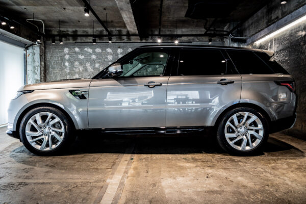 レンジローバースポーツ HSE(ディーゼル300PS) 4WD