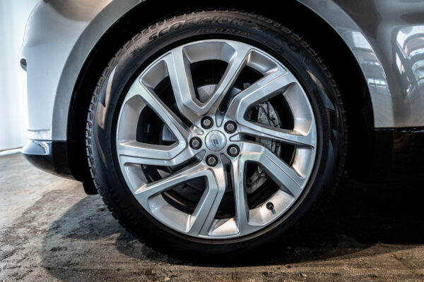 レンジローバースポーツ HSE(ディーゼル300PS) 4WD