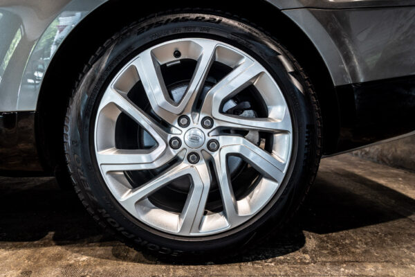 レンジローバースポーツ HSE(ディーゼル300PS) 4WD