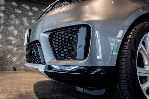 レンジローバースポーツ HSE(ディーゼル300PS) 4WD