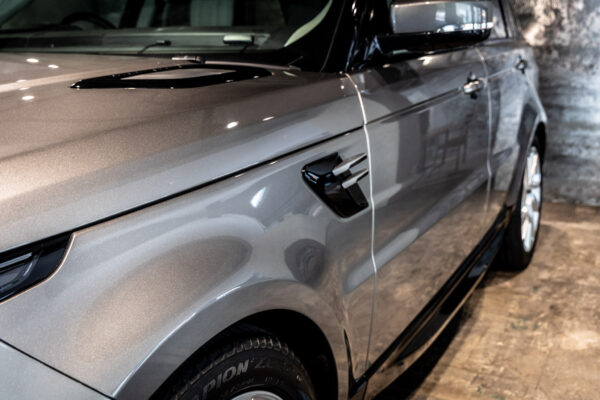 レンジローバースポーツ HSE(ディーゼル300PS) 4WD