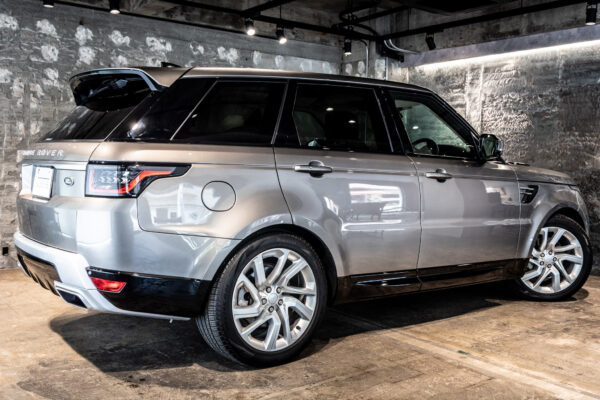 レンジローバースポーツ HSE(ディーゼル300PS) 4WD