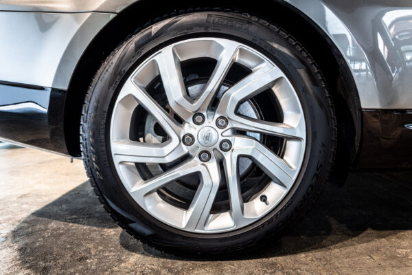 レンジローバースポーツ HSE(ディーゼル300PS) 4WD