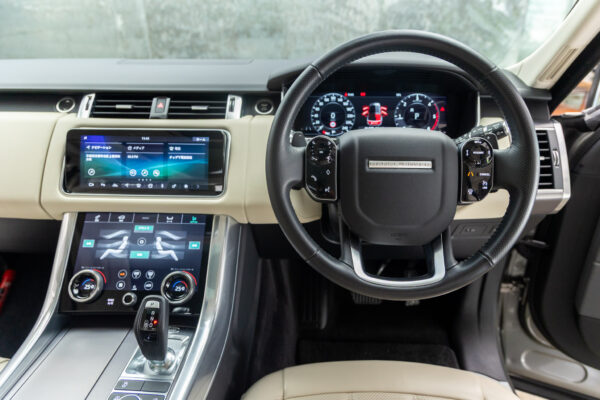 レンジローバースポーツ HSE(ディーゼル300PS) 4WD