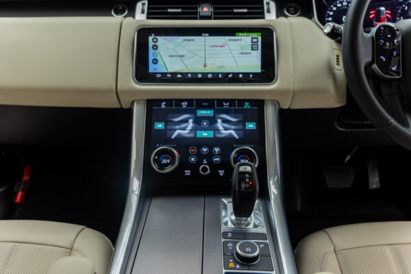レンジローバースポーツ HSE(ディーゼル300PS) 4WD