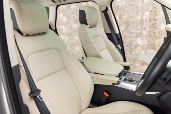 レンジローバースポーツ HSE(ディーゼル300PS) 4WD