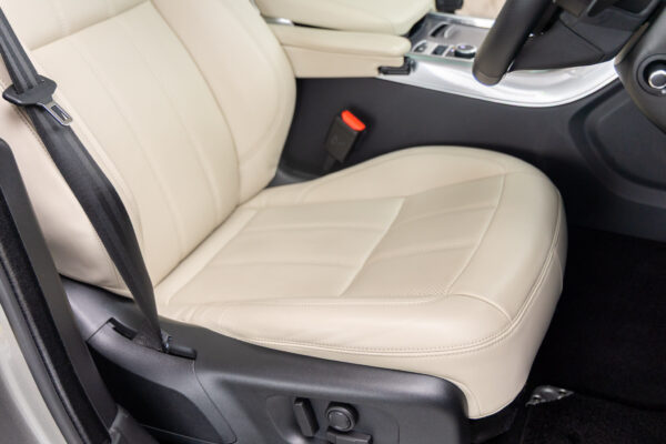 レンジローバースポーツ HSE(ディーゼル300PS) 4WD