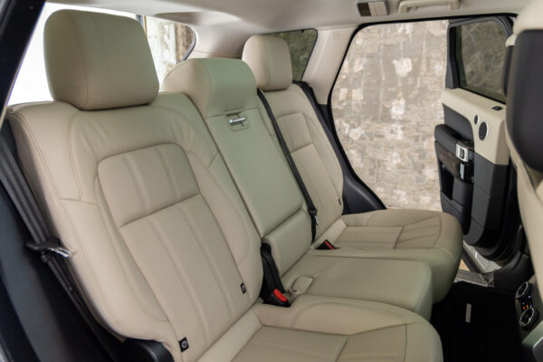 レンジローバースポーツ HSE(ディーゼル300PS) 4WD